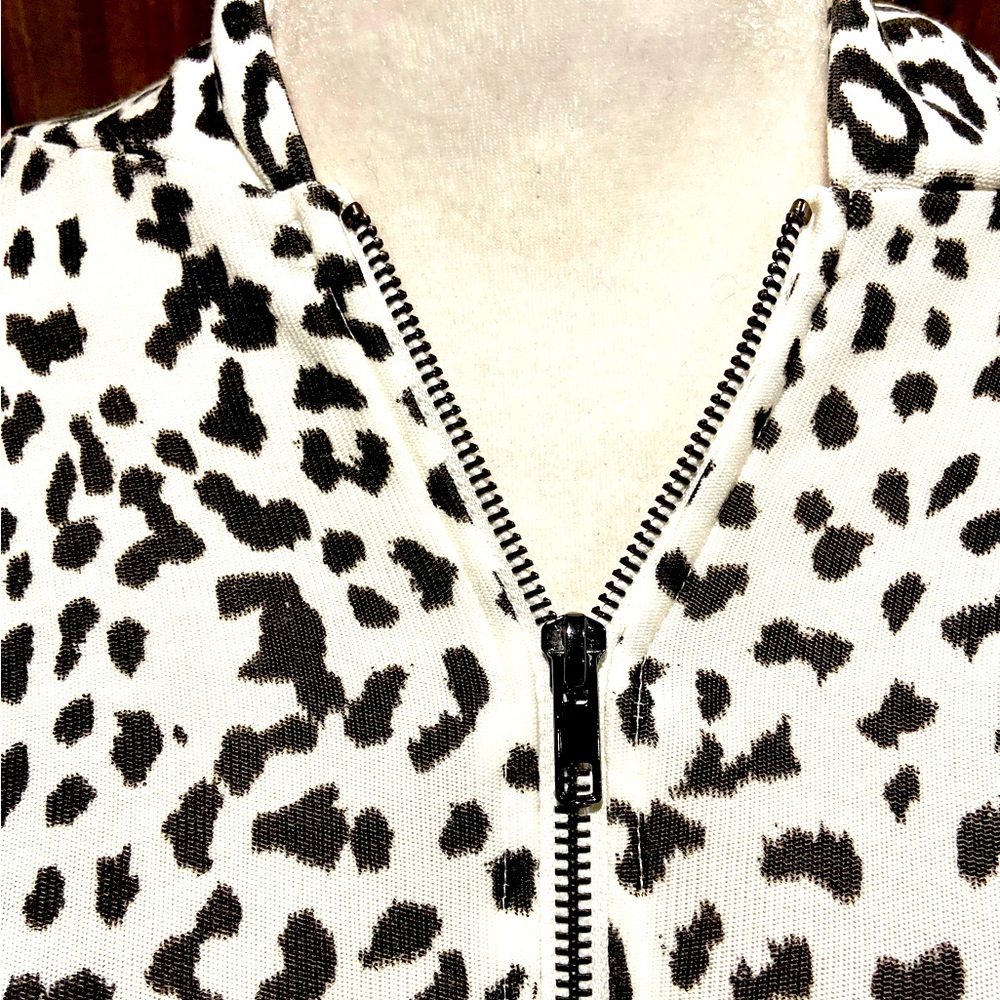 Chaser Black & White Cheetah Patterned Zip Front Hooded Jacket - Picture 10 of 16